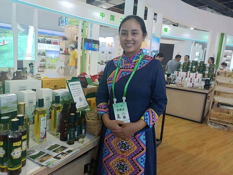 公司參加第六屆世界硒都(恩施)硒產(chǎn)品博覽交易會 湖北恒貿(mào)茶油有限公司