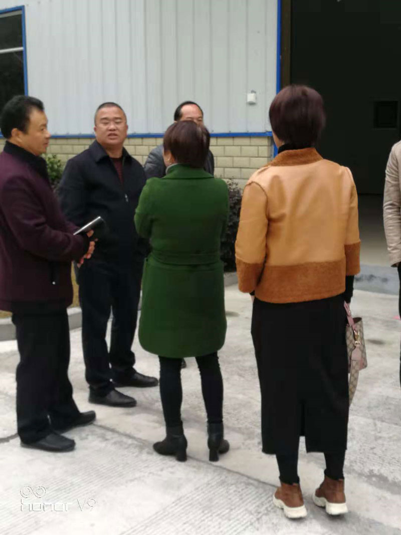 2018年11月30日來鳳縣食藥監(jiān)局領導來我公司指導工作 湖北有機山茶油